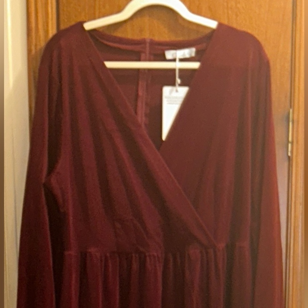 Carrdc Plus Size Red/Burgundy Velvet V-Neck Long Sleeve Maxi Dress - Picture 6 of 8
